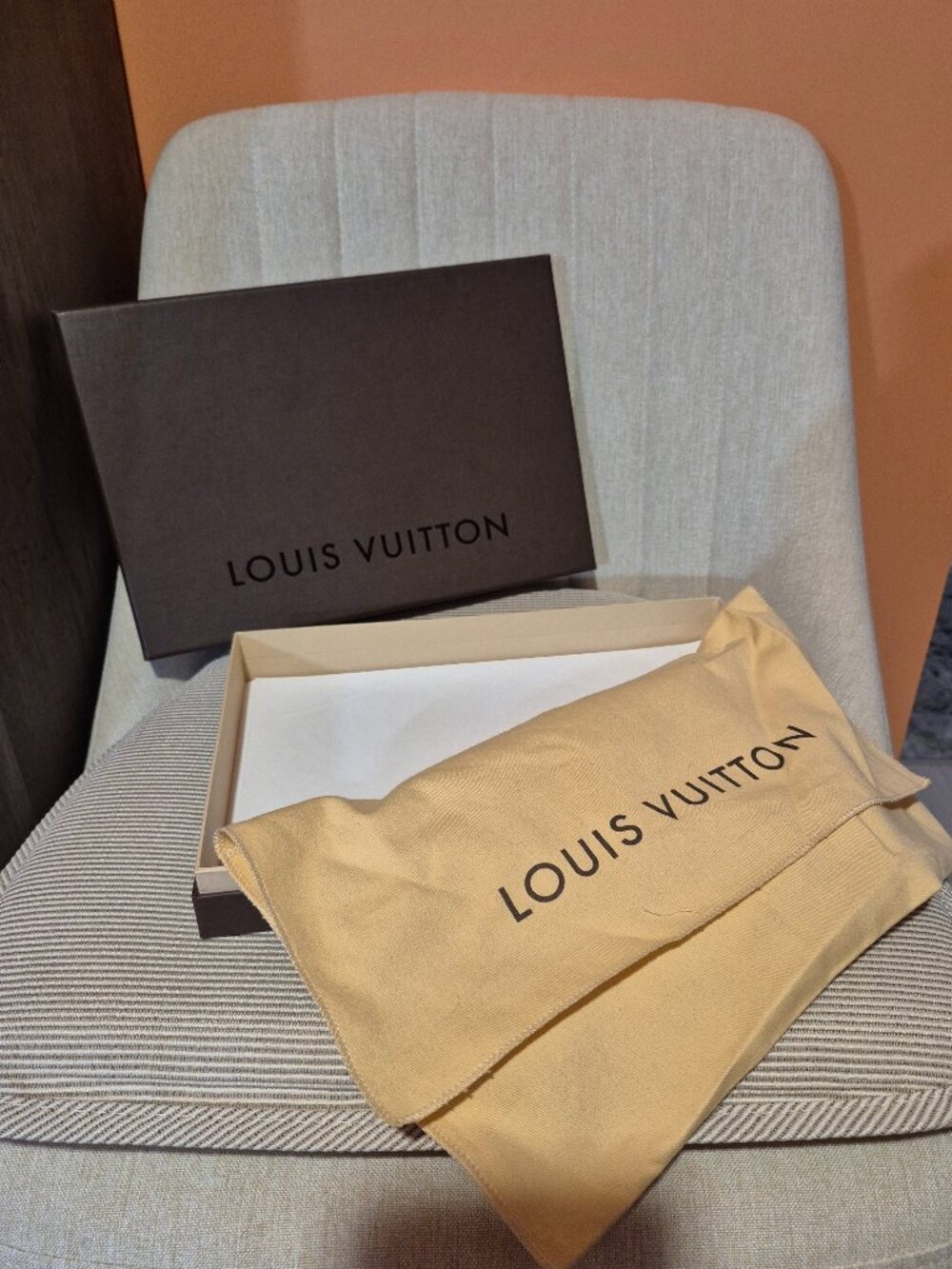 LOUIS  VUITTON  NEW  box